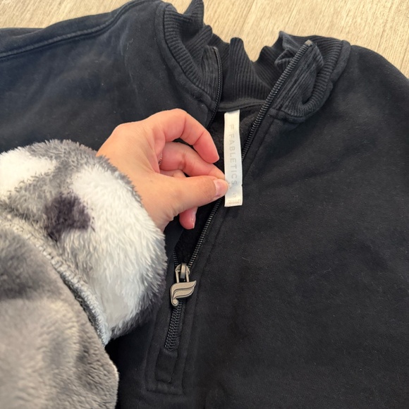 Fabletics Quaterzip - Picture 2 of 2